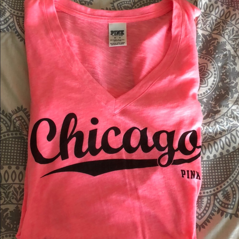 “Chicago” VS Pink Tee